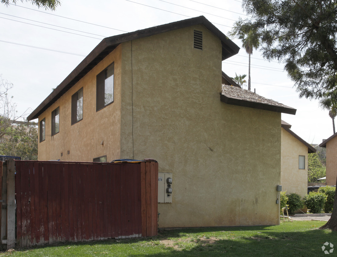 Building Photo - Plum Tree Apartments