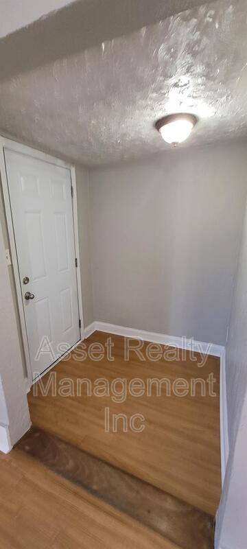 Building Photo - 410 E Quincy Ave