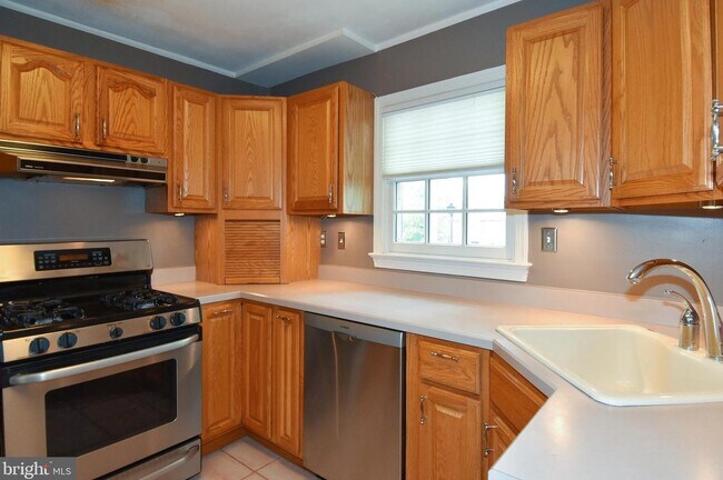 Foto del edificio - 1531 Patrick Henry Dr