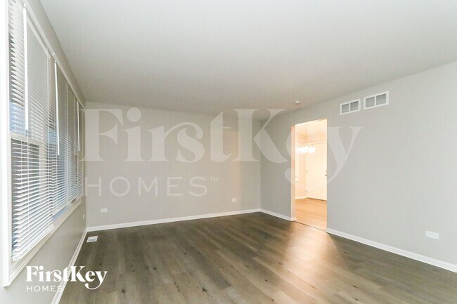 Foto del edificio - 2105 THREE Forks Dr