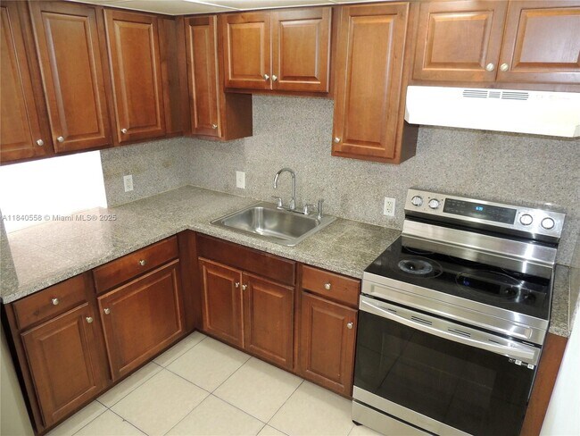 Building Photo - 13155 Ixora Ct