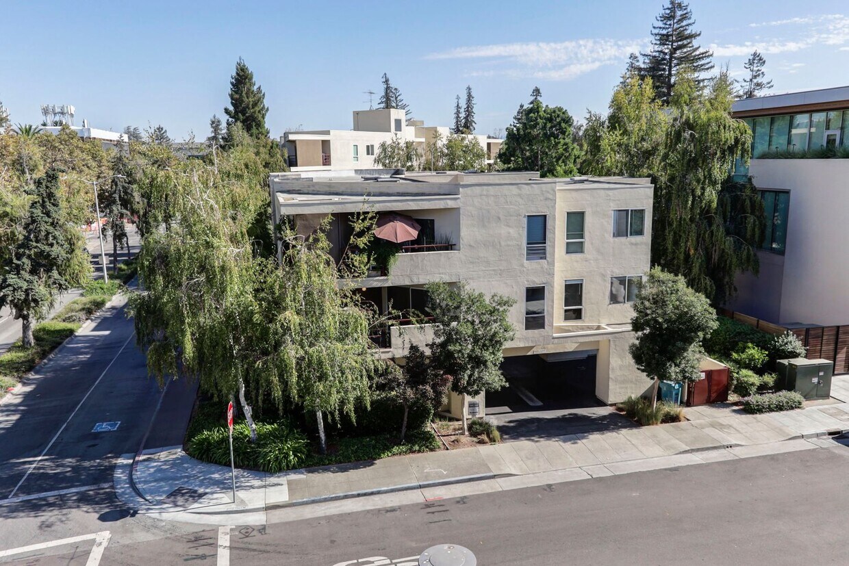 Foto principal - 1 Bed / 1 Bath Palo Alto condo near Stanfo...