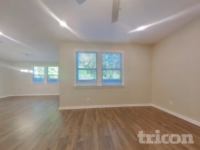 Foto del edificio - 156 Chapelcrest Ln