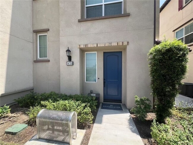 Building Photo - 14759 Palmera Ct