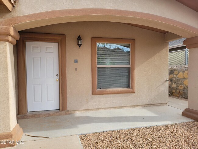 Foto del edificio - 14211 Otter Point Ct