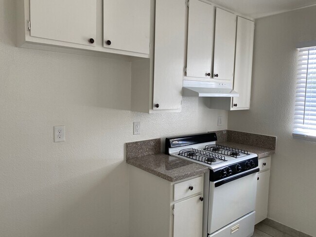 Building Photo - 10865 White St
