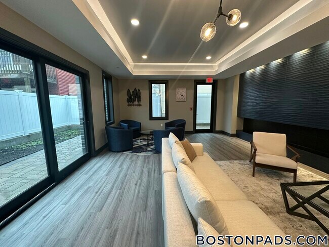 Foto del edificio - 656 Saratoga St