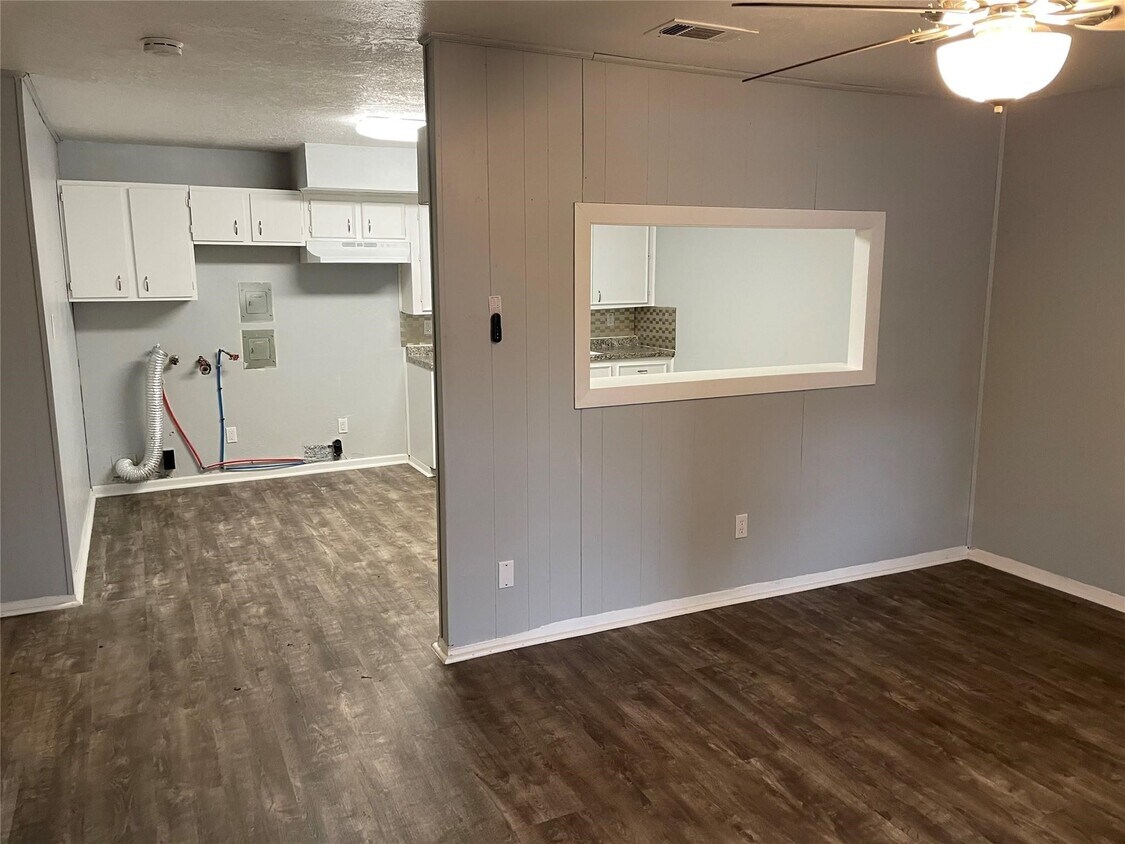 Building Photo - 107 FM 834