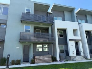 Building Photo - 537 Clover Cir