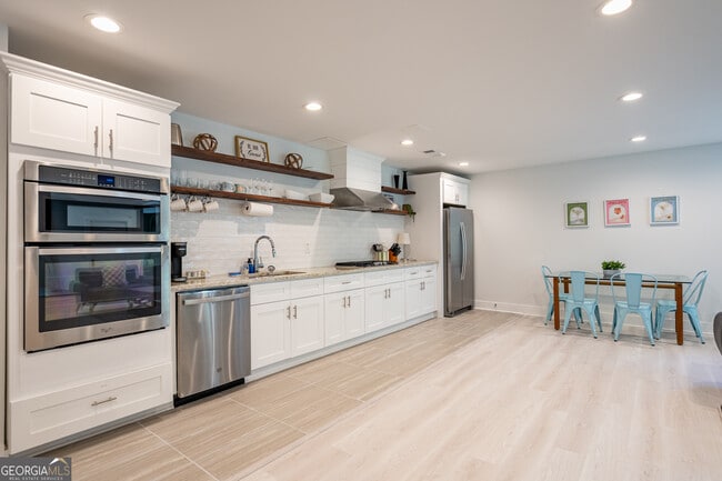 Building Photo - 2617 Caladium Dr NE