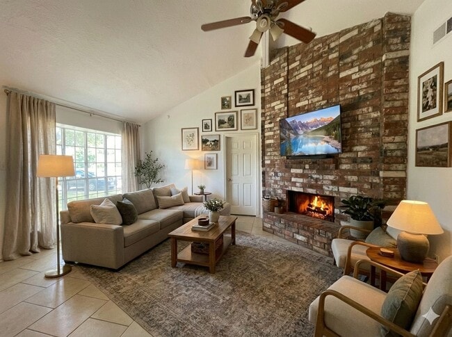 Foto del edificio - 9506 Riverside Lodge Dr