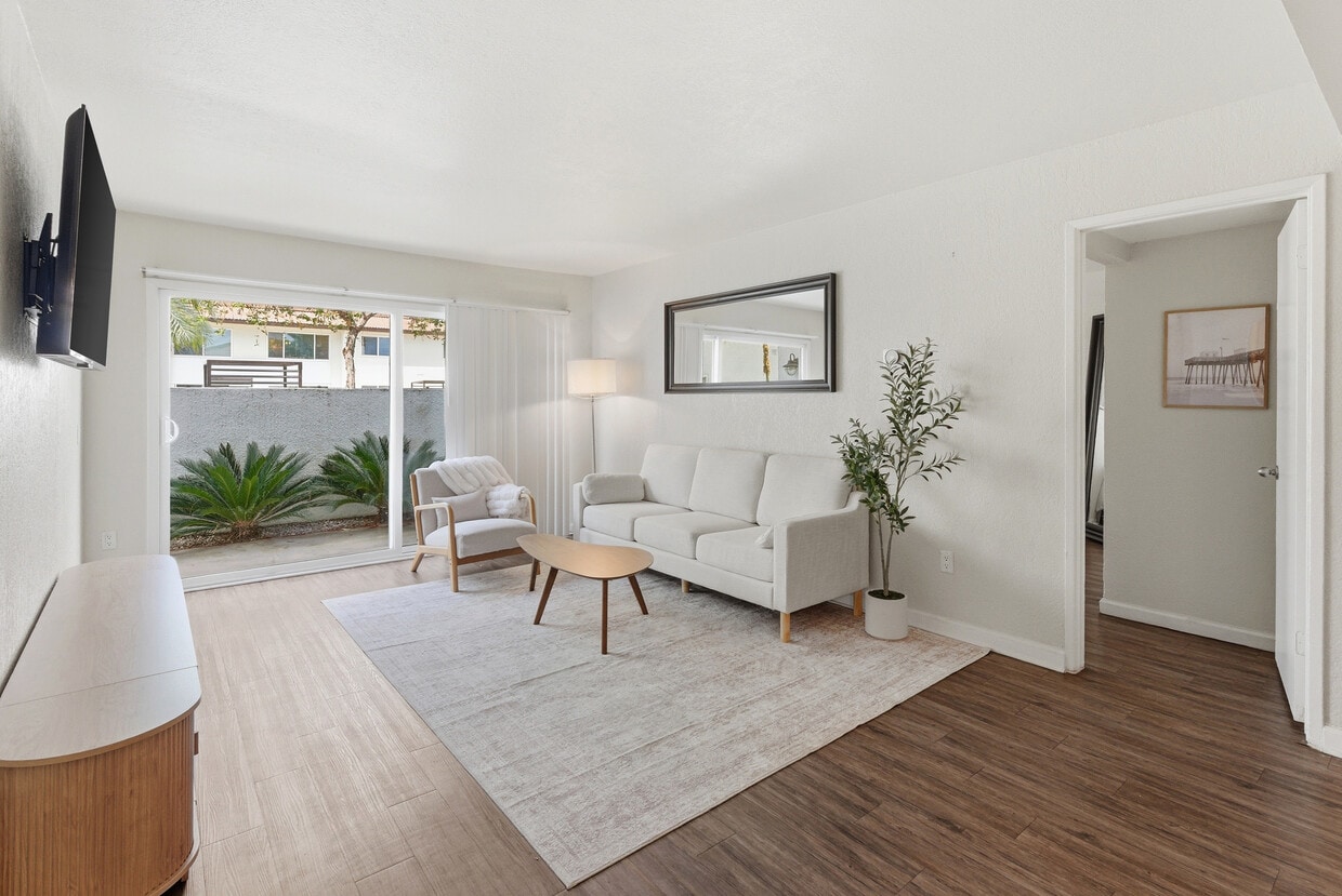 Living Room Near the University of Riverside - University Riverside Gardens - Near UCR
