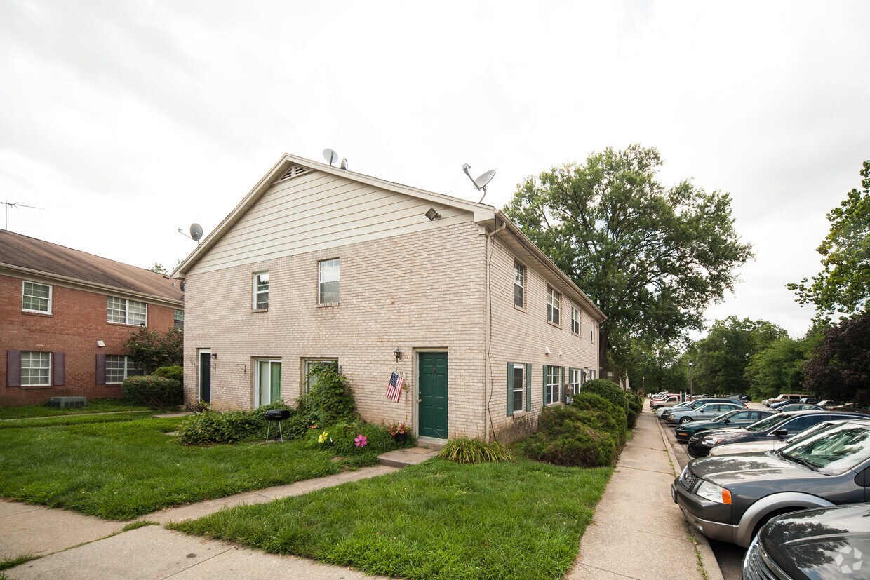 Terrace Townhomes at Gunston Apartments in Lorton, VA