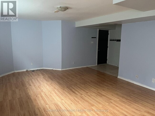Building Photo - 179 Hanmer St W