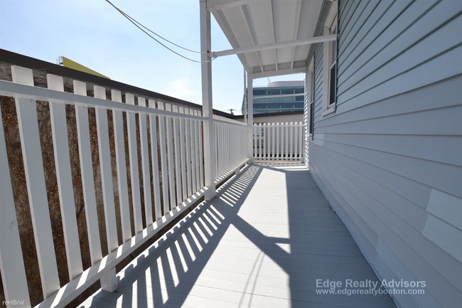 Building Photo - 3 br, 1 bath  - 12 Litchfield St # 2