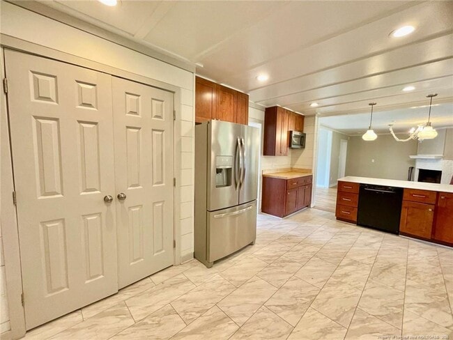 Building Photo - 2309 Village Dr