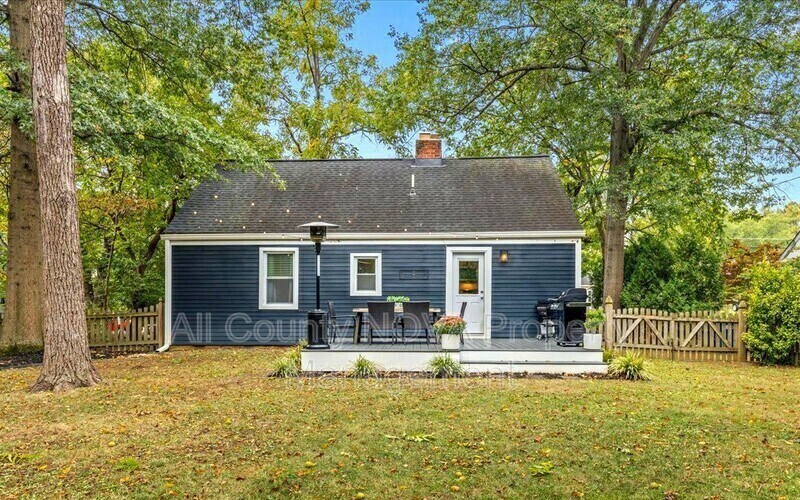 Primary Photo - 6666 Barrett Rd