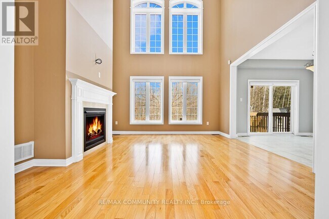 Photo du bâtiment - 48 Riverwalk Pl