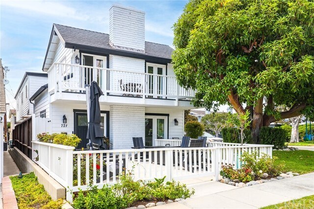 Building Photo - 721 Poinsettia Ave