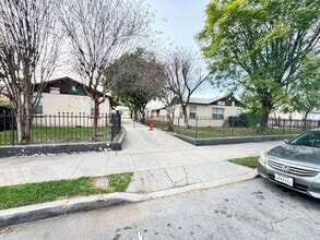 Building Photo - 834-846 N Davidson Ave