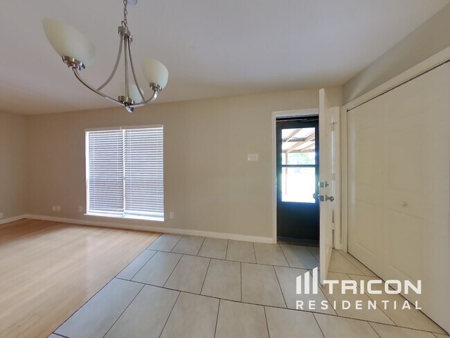 Foto del edificio - 7232 Harwick Ln