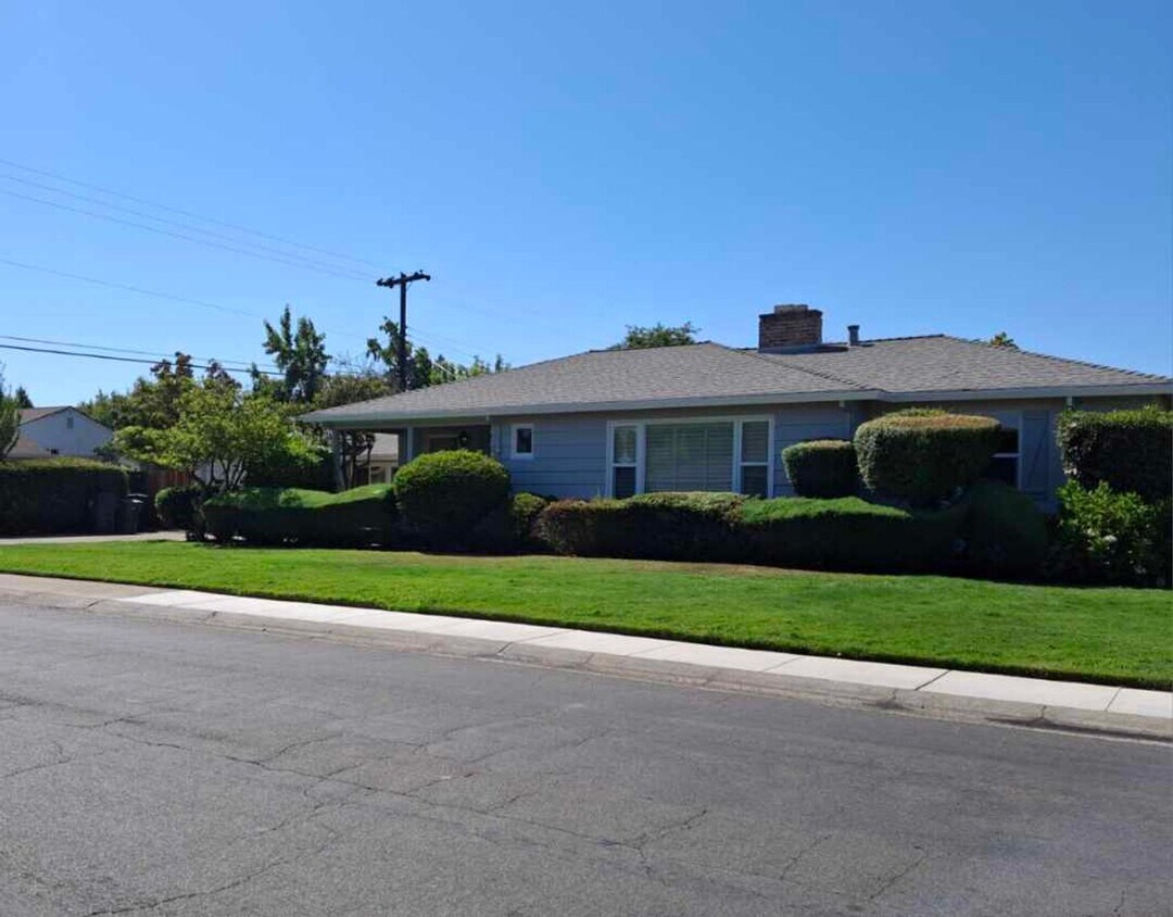 SHOWING SATURDAY 11/15 @ 11:30AM - Showing Mon 8/18, Wed 8/20, and Fri 8/22 @...