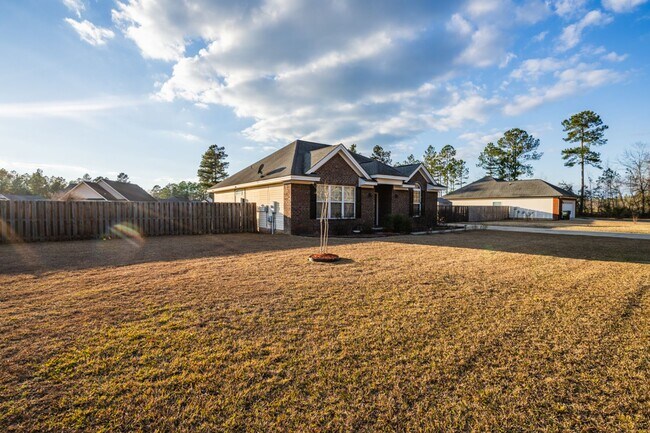 Building Photo - 4 Bedroom, 2 Bath Home in Crawford Subdivi...