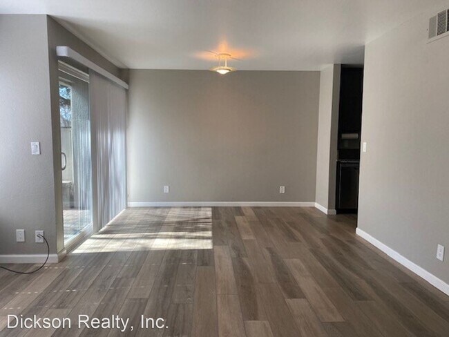 Building Photo - 2 br, 1.5 bath House - 2495 Sycamore Glen #4