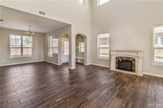 Foto del edificio - 5217 Lost Creek Ln