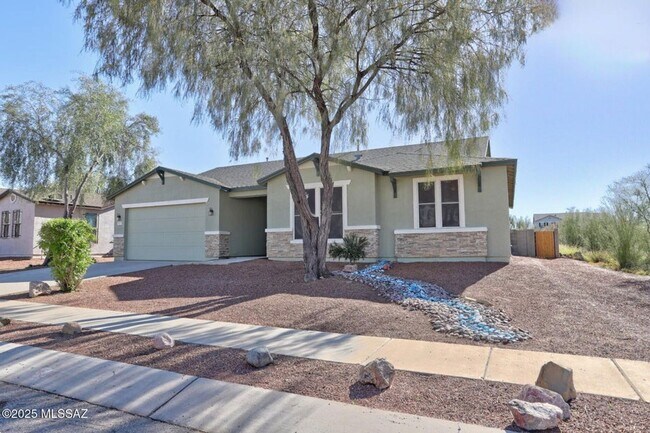 Foto del edificio - Lovely 4 bedroom, 2 bath home with 2 car garage