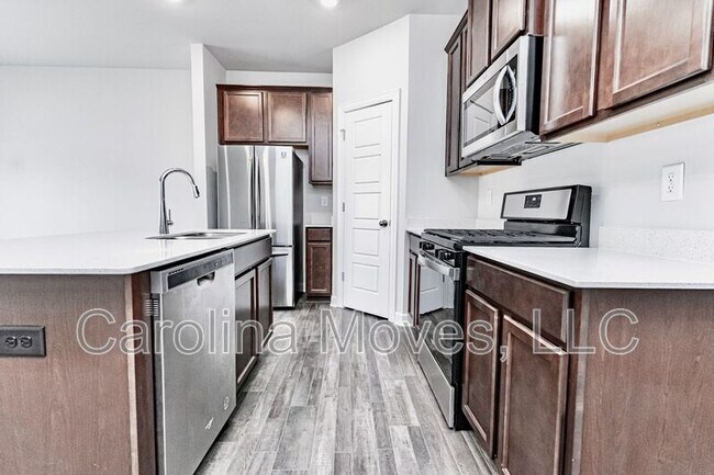 Building Photo - 225 Telford Dr