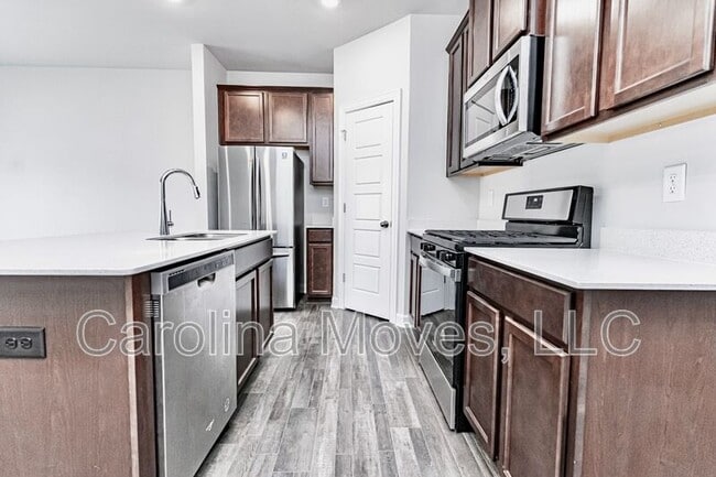 Photo - 225 Telford Dr House