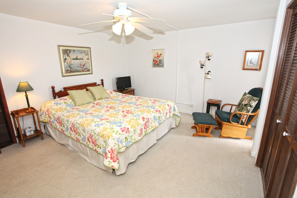 Foto del edificio - SUNSET SHORES, WAIALUA BEACHFRONT END UNIT