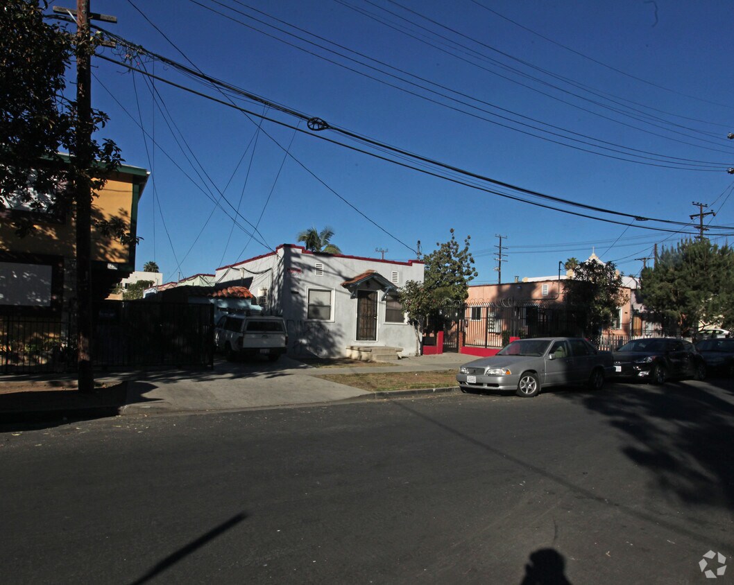 Primary Photo - 1255-1275 N Berendo St
