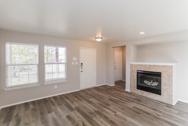 Foto del edificio - 628 Rockbrook Dr