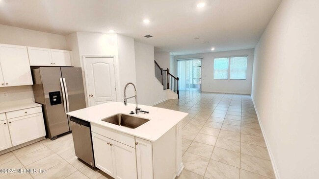 Building Photo - 307 Redbud Rd