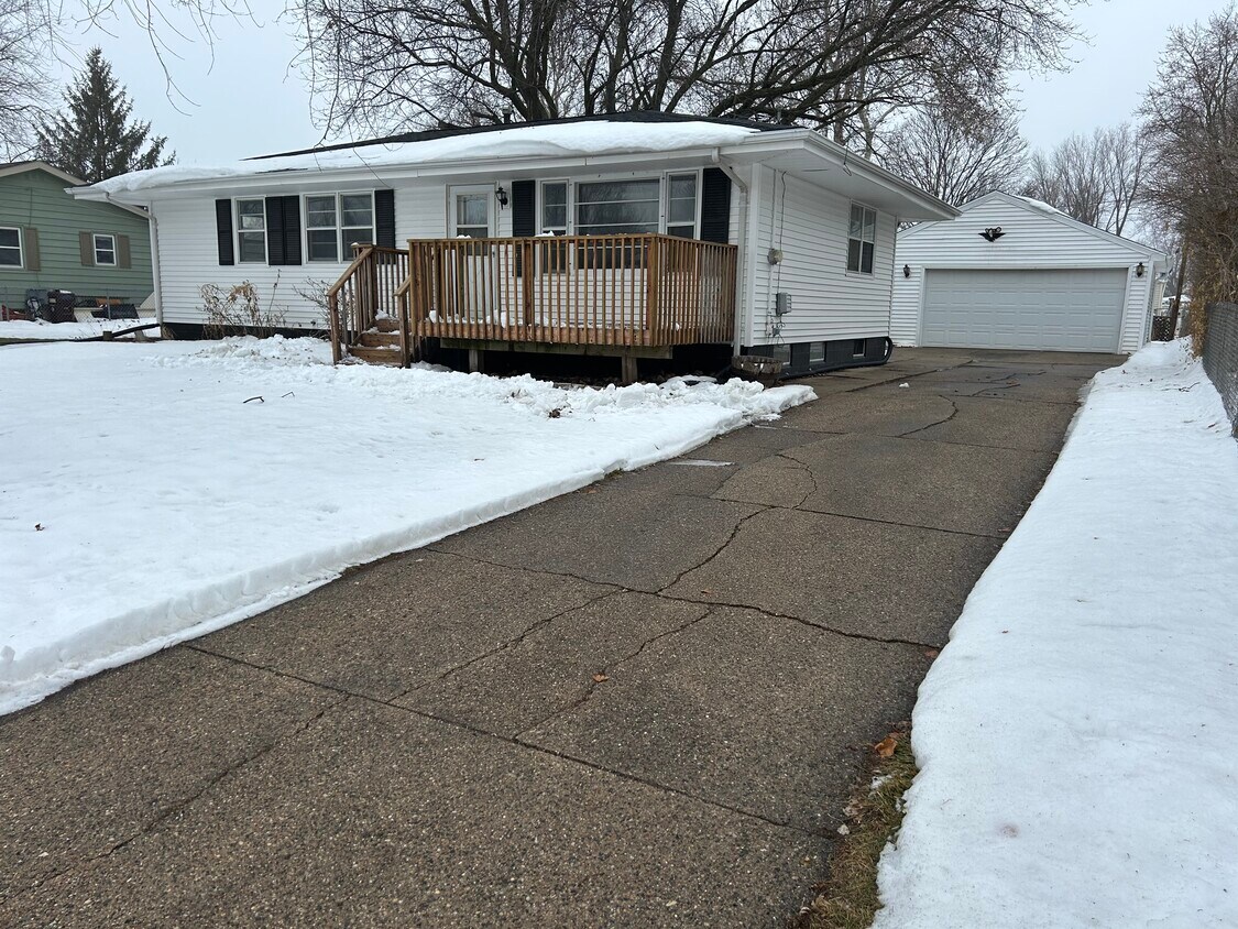 Primary Photo - 265 Bel Aire Dr