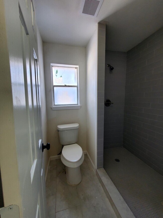 Building Photo - 22019 Kenchester Dr