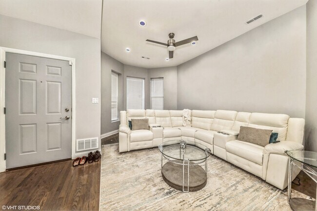 Foto del edificio - 6344 S Langley Ave