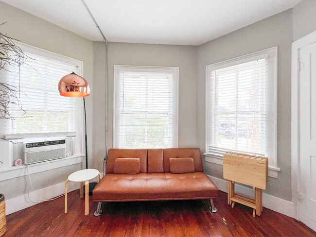 Building Photo - 308 Power St