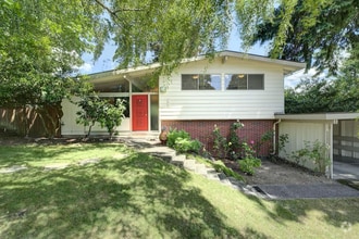 Building Photo - 704 163rd Ave SE