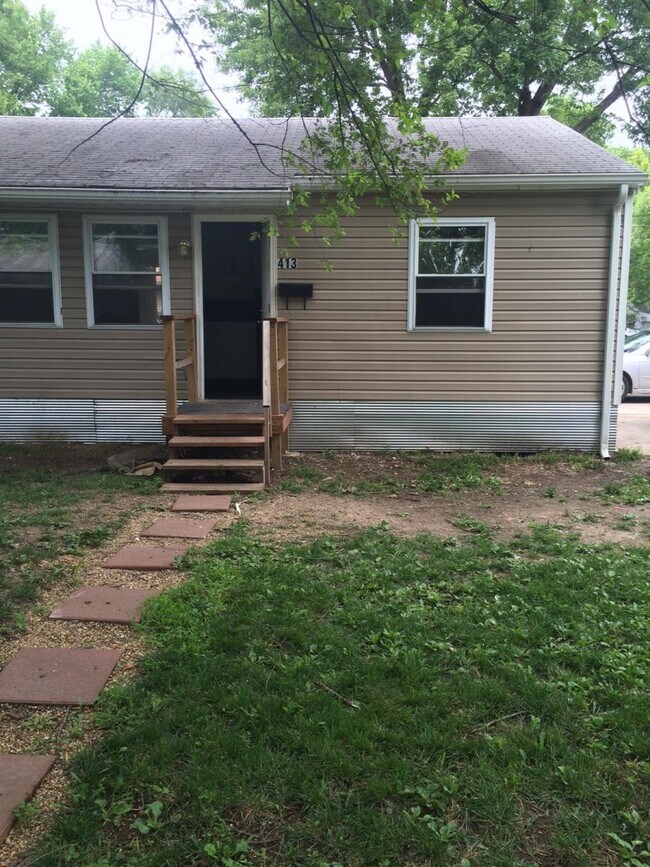 Building Photo - 413 Whitelaw Ave