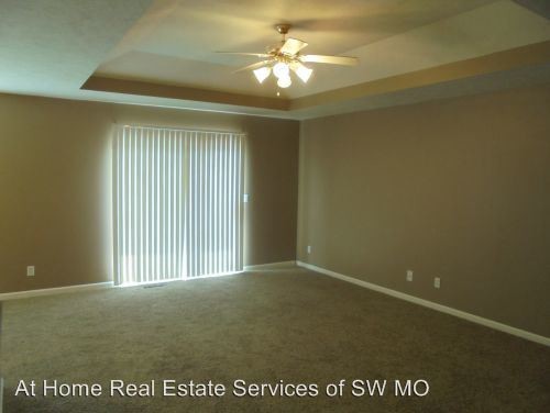 Building Photo - 304 Excalibur Ct