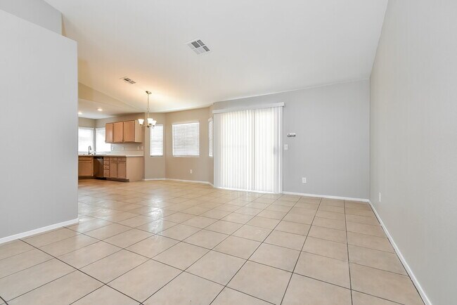Foto del edificio - 5828 Meadow Dale Dr
