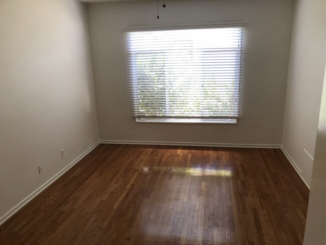 Foto del edificio - 9432 Gregory Way