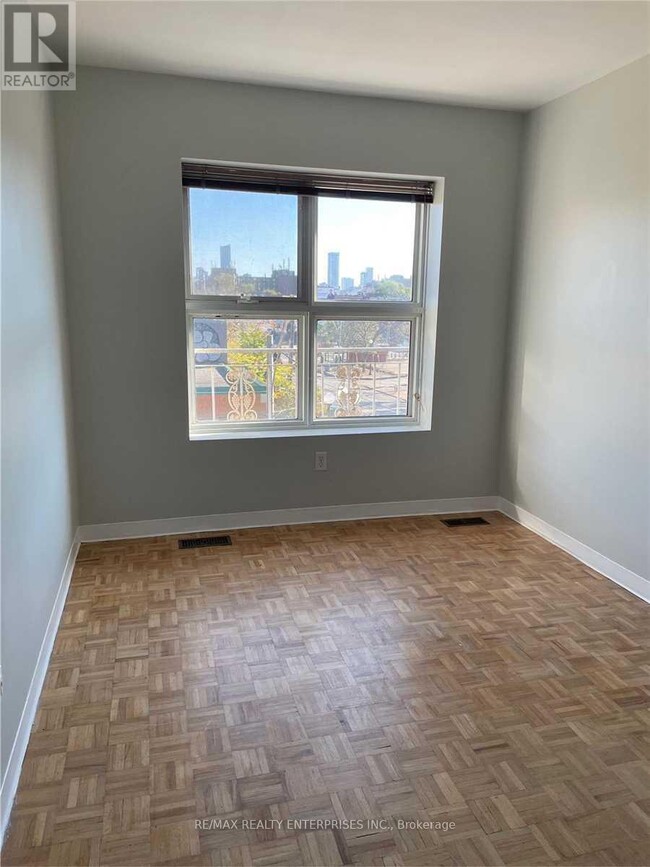 Photo du bâtiment - 770-770 College St