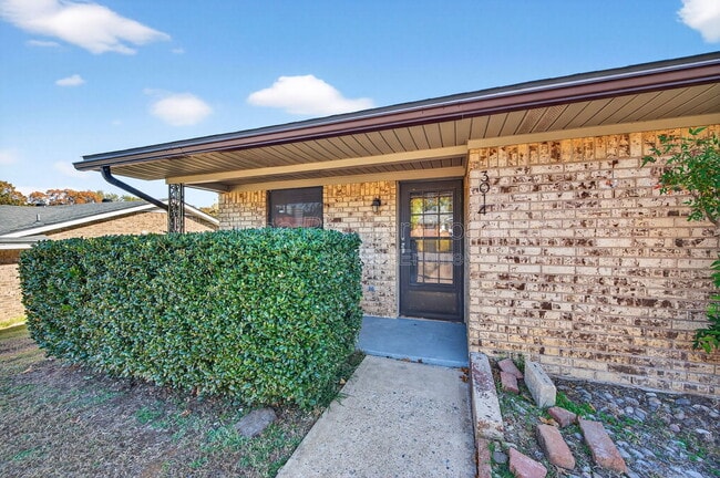 Foto del edificio - 3014 Jennifer Ave