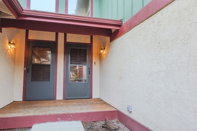 Building Photo - Spacious 3bd/2.5ba Smoketree Condo in Federal Way!