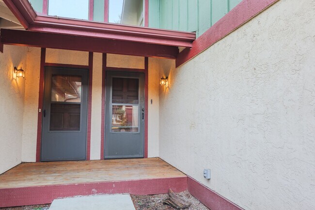 Foto del edificio - Spacious 3bd/2.5ba Smoketree Condo in Federal Way!