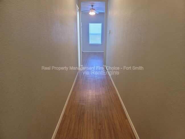 Foto del edificio - 2108 Ingalls Ln